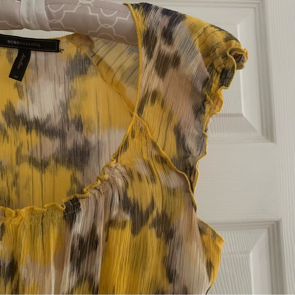 BCBG MaxAzria lightweight gauzy yellow top with small ruffle at front neckline - Picture 3 of 9